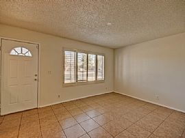 Single Family Home For Rent in Phoenix, AZ (Photo 2 of 8)