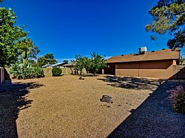 Single Family Home For Rent in Phoenix, AZ (Photo 4 of 8)