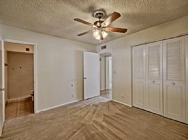 Single Family Home For Rent in Phoenix, AZ (Photo 7 of 8)