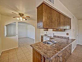 Single Family Home For Rent in Phoenix, AZ (Photo 8 of 8)