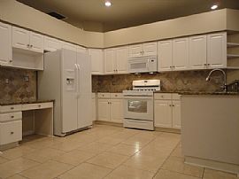 Single Family Home For Rent in Lithia, FL (Photo 5 of 9)