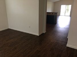 Single Family Home For Rent in Green Cove Springs, FL (Photo 2 of 5)