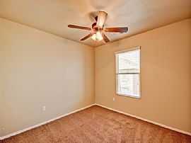 Single Family Home For Rent in Gilbert, AZ (Photo 10 of 11)