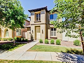 Single Family Home For Rent in Gilbert, AZ (Photo 2 of 11)