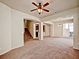 Single Family Home For Rent in Gilbert, AZ (Photo 3 of 11)