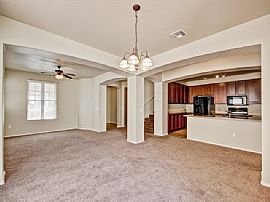 Single Family Home For Rent in Gilbert, AZ (Photo 4 of 11)