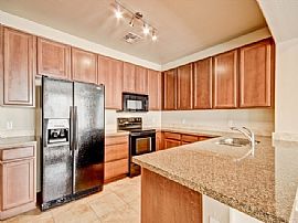 Single Family Home For Rent in Gilbert, AZ (Photo 6 of 11)