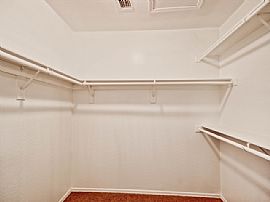 Single Family Home For Rent in Gilbert, AZ (Photo 9 of 11)