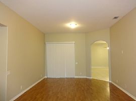 Single Family Home For Rent in Bradenton, FL (Photo 3 of 12)