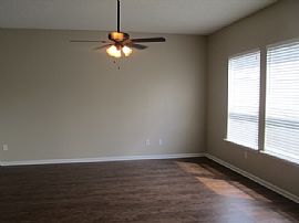 Single Family Home For Rent in Orange Park, FL (Photo 2 of 12)