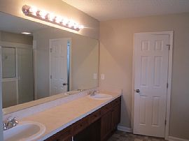 Single Family Home For Rent in Orange Park, FL (Photo 9 of 12)