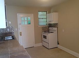 1024 Munsen Spring Dr, Columbia, Sc 29209 2 Beds 1 Bath 750 Sqf in Columbia, SC (Photo 5 of 6)