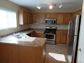 Single Family Home For Rent in Green Valley, AZ (Photo 2 of 6)