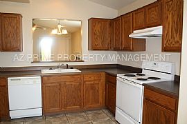 Single Family Home For Rent in Avondale, AZ (Photo 3 of 8)