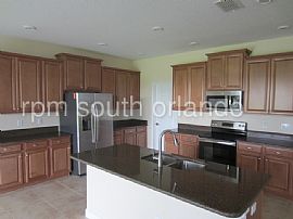 Single Family Home For Rent in Windermere, FL (Photo 2 of 9)