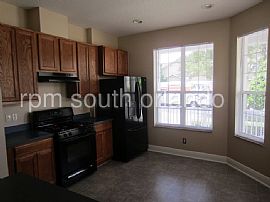 Single Family Home For Rent in Windermere, FL