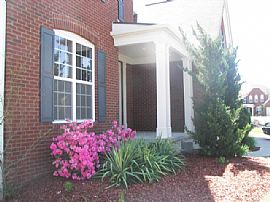 Single Family Home For Rent in Suwanee, GA (Photo 2 of 8)