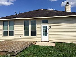 Comfortable 4 Bedroom Home Available in Katy, TX (Photo 10 of 11)