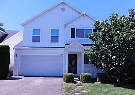 Comfortable 3 Bedroom Home in Portland, OR