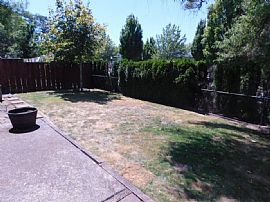 Comfortable 3 Bedroom Home in Portland, OR (Photo 12 of 12)