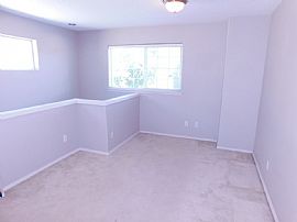 Comfortable 3 Bedroom Home in Portland, OR (Photo 3 of 12)