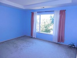 Comfortable 3 Bedroom Home in Portland, OR (Photo 4 of 12)