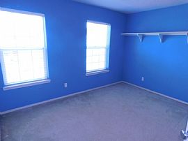 Comfortable 3 Bedroom Home in Portland, OR (Photo 6 of 12)