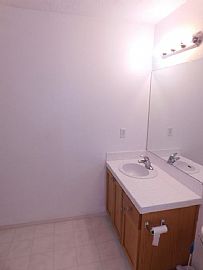 Comfortable 3 Bedroom Home in Portland, OR (Photo 9 of 12)