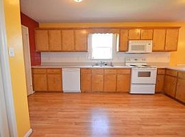 122 Kanton Dr, Jacksonville, Nc 28540 3 Beds 2 Baths 1,356 Sqft in Jacksonville, NC (Photo 10 of 10)