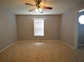 122 Kanton Dr, Jacksonville, Nc 28540 3 Beds 2 Baths 1,356 Sqft in Jacksonville, NC (Photo 4 of 10)