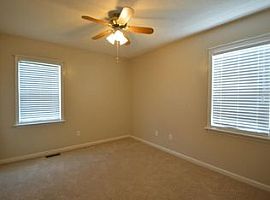 122 Kanton Dr, Jacksonville, Nc 28540 3 Beds 2 Baths 1,356 Sqft in Jacksonville, NC (Photo 7 of 10)