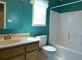 122 Kanton Dr, Jacksonville, Nc 28540 3 Beds 2 Baths 1,356 Sqft in Jacksonville, NC (Photo 8 of 10)