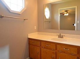 122 Kanton Dr, Jacksonville, Nc 28540 3 Beds 2 Baths 1,356 Sqft in Jacksonville, NC (Photo 9 of 10)