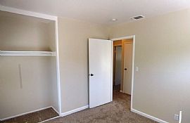 Immaculate 3bed 2bath With2 Car Garage in Sacramento, CA (Photo 7 of 12)