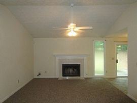 Single Family Home For Rent in Snellville, GA (Photo 3 of 12)
