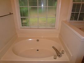 Single Family Home For Rent in Snellville, GA (Photo 9 of 12)