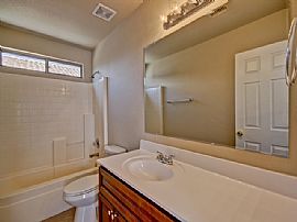 Single Family Home For Rent in Phoenix, AZ (Photo 6 of 9)