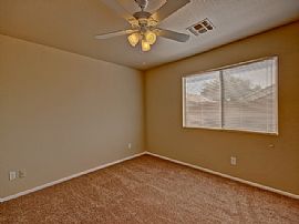 Single Family Home For Rent in Phoenix, AZ (Photo 7 of 9)