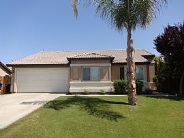 Single Family Home For Rent in Bakersfield, CA