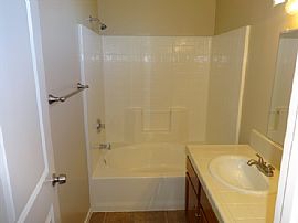 Single Family Home For Rent in Bakersfield, CA (Photo 7 of 10)