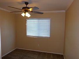 Single Family Home For Rent in Bakersfield, CA (Photo 8 of 10)