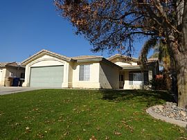 Single Family Home For Rent in Bakersfield, CA