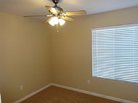 Single Family Home For Rent in Bakersfield, CA (Photo 10 of 11)
