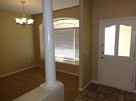 Single Family Home For Rent in Bakersfield, CA (Photo 2 of 11)