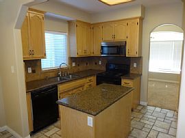 Single Family Home For Rent in Bakersfield, CA (Photo 4 of 11)