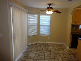 Single Family Home For Rent in Bakersfield, CA (Photo 6 of 11)