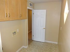 Single Family Home For Rent in Bakersfield, CA (Photo 7 of 11)