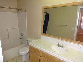 Single Family Home For Rent in Bakersfield, CA (Photo 9 of 11)