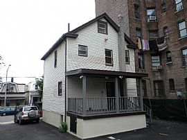 3 Bedroom Home in Cool Enviroment in Bronx, NY (Photo 10 of 10)