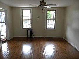 3 Bedroom Home in Cool Enviroment in Bronx, NY (Photo 3 of 10)